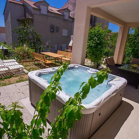 Kapelica Διαμέρισμα Τρογκίρ